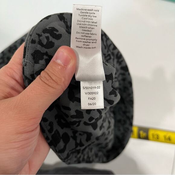 Athleta Leopard Elation Ultra High Rise Tight,Anthracite Grey S #501019 - Picture 11 of 11